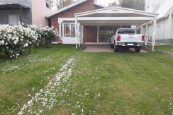 Casa ubicada en el Lago Mari Menuco a 70 m del Lago.