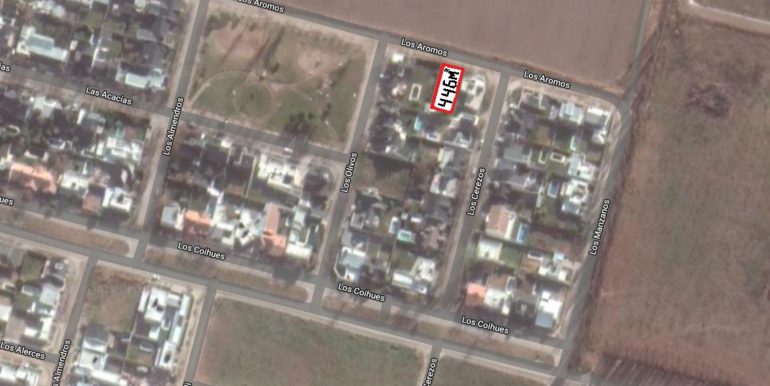 Los aromos terreno al lado de la esq.