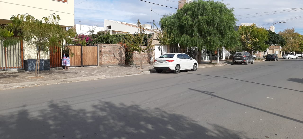 Local / Oficinas de 350 m2 en Barrio San Pablo, Sobre Calle 9 de Julio, Excelente Ubicación Local / Oficinas de 350 m2 en Barrio San Pablo, Sobre Calle 9 de Julio, Excelente Ubicación