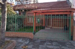 Casa ubicada en Barrio Santa Genoveva, sobre calle Rio Dulce