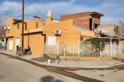 Casa ubicada en barrio Caracas, sobre calle Belgrano