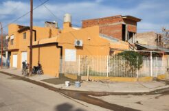 Casa ubicada en barrio Caracas, sobre calle Belgrano