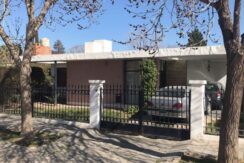 Casa ubicada en barrio Rosauer, sobre calle Belgrano Casa ubicada en barrio Rosauer, sobre calle Belgrano