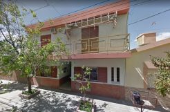 Departamento tipo dúplex ubicada en barrio Belgrano, s/ calle 1º de Mayo.