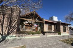 VENDO CASA y DEPTO. BARRIO  ROSAUER