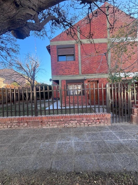 Vendo hermoso duplex, detras del Marabunta