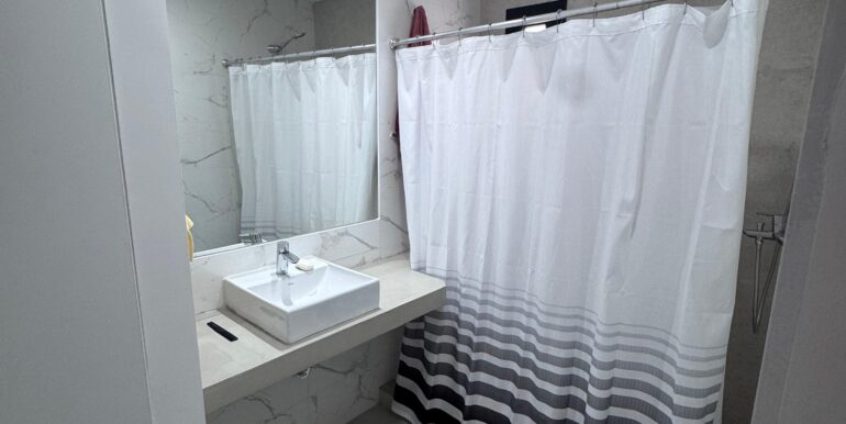 cc8b1876-7892-4c34-a890-8b4aaa50e8eb