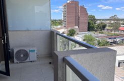 En Alquiler departamento amueblado con cochera Centro