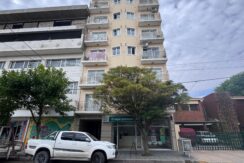 Departamento con cochera en alquiler, ubicado en calle 9 de Julio, zona centro