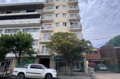 Departamento con cochera en alquiler, ubicado en calle 9 de Julio, zona centro